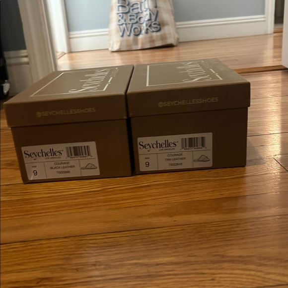 Seychelles Shoes - Seychelles Tan and Black Sandals